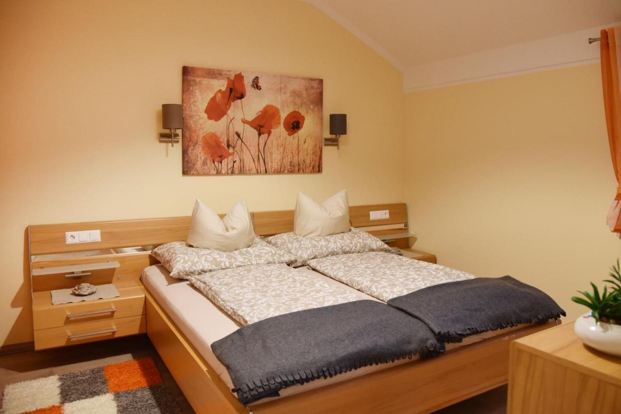 Ferienwohnung Melanie Kirchbach  ภายนอก รูปภาพ