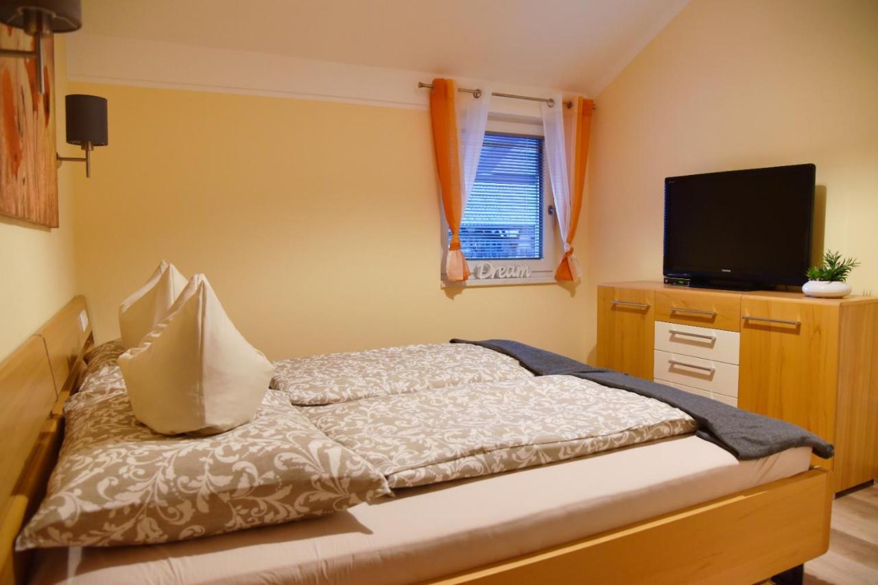 Ferienwohnung Melanie Kirchbach  ภายนอก รูปภาพ